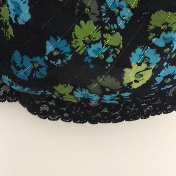 Women’s top black blue and green size Medium NWT - Picture 5 of 6